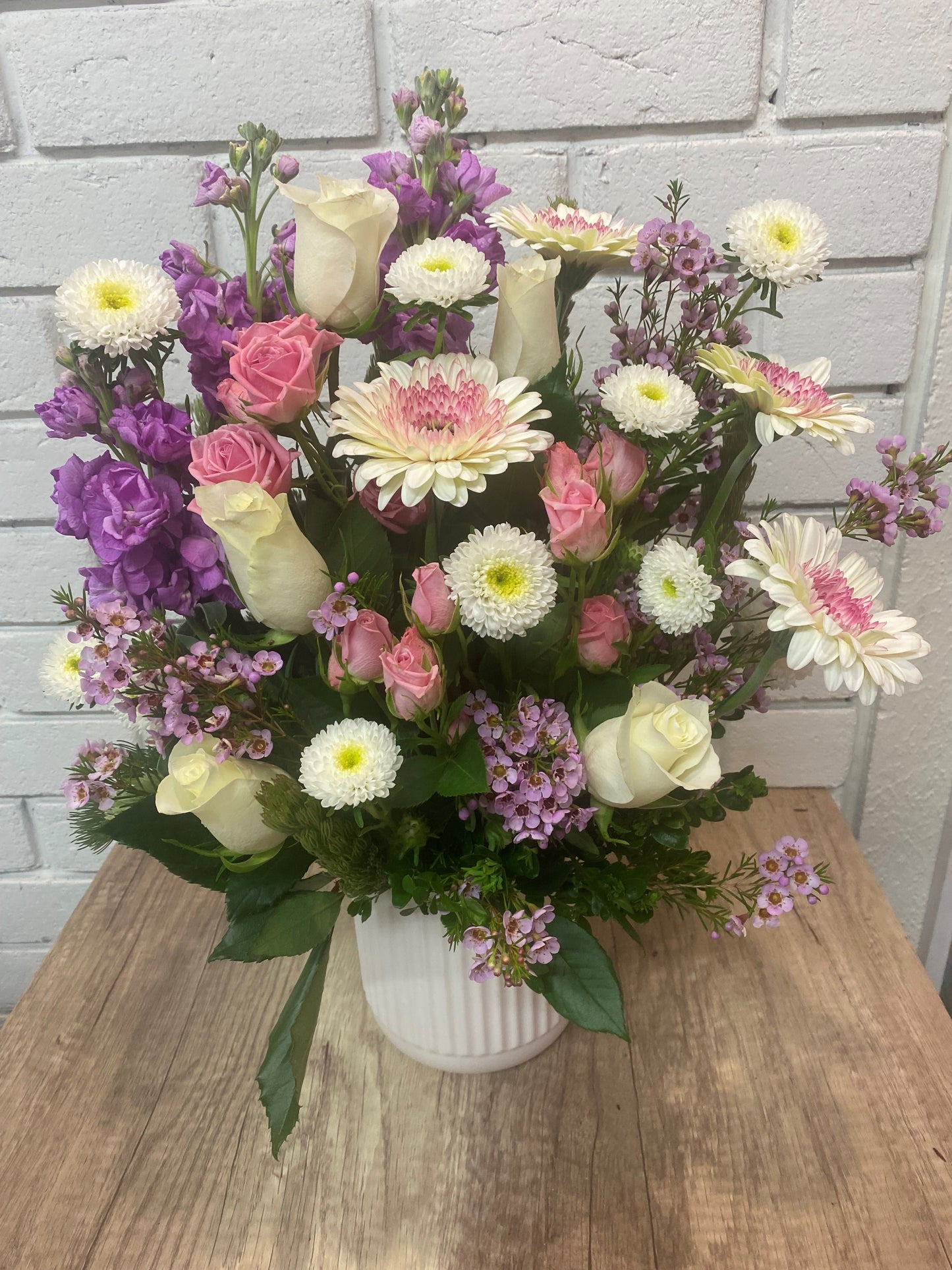 Seasonal flowers in ceramic