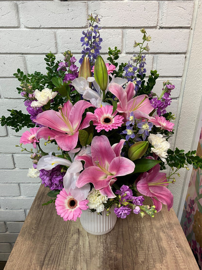 Seasonal flowers in ceramic